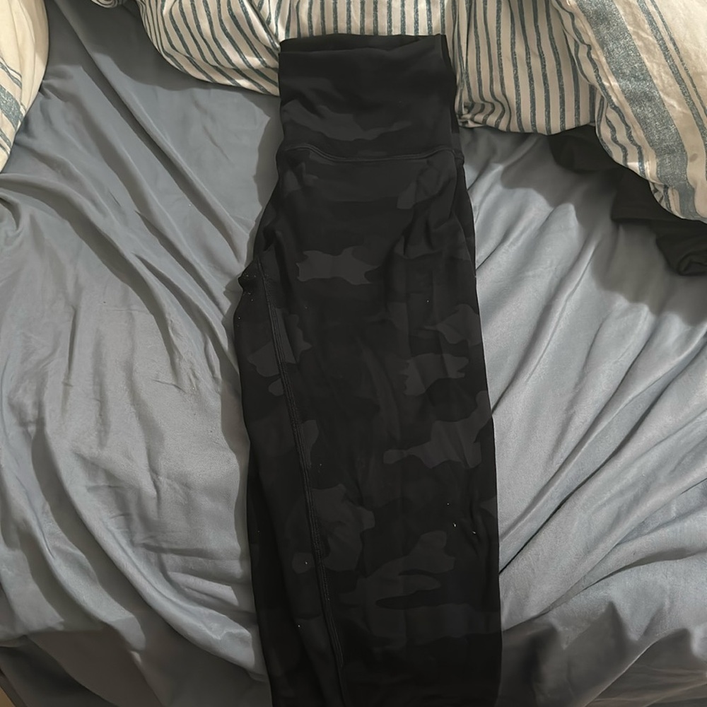black camo lulu leggings